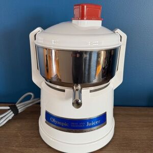Olympic 1000 Fruit and Vegetable Juicer - Heavy Duty - MINT CONDITION